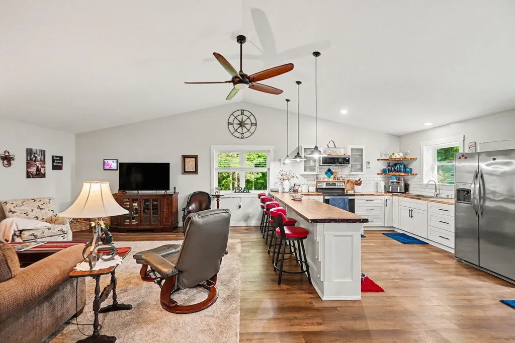22032 Pine Valley Drive Burdell Township MI 49688