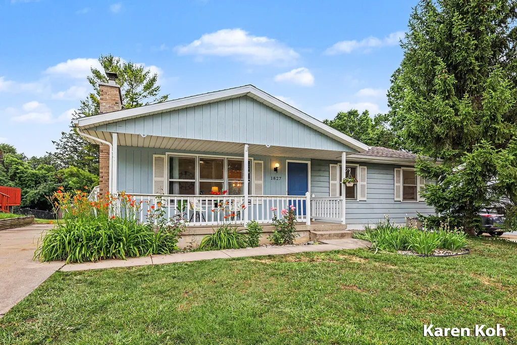 1827 Rowland Avenue SE Kentwood City MI 49546