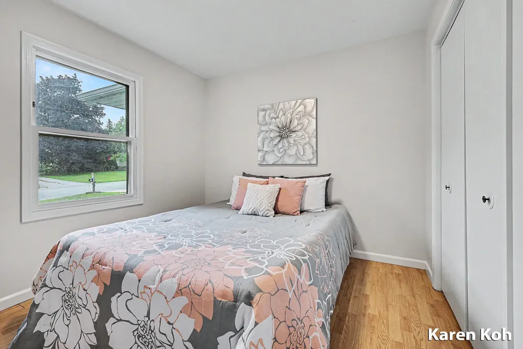 1827 Rowland Avenue SE Kentwood City MI 49546