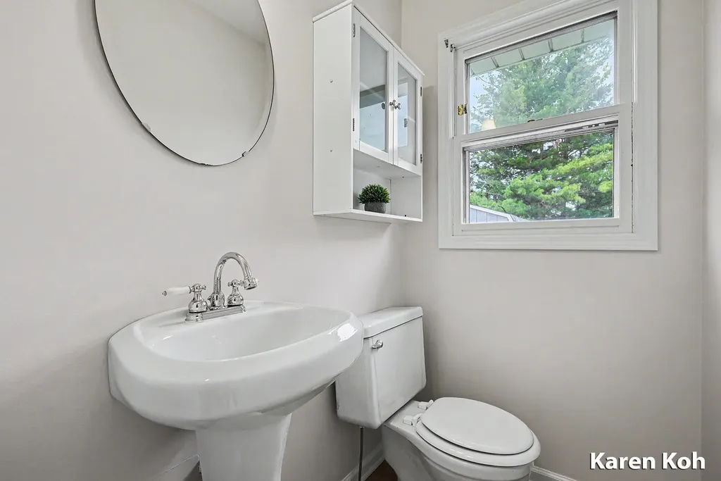 1827 Rowland Avenue SE Kentwood City MI 49546
