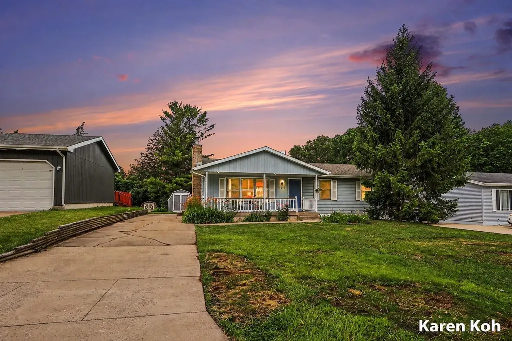 1827 Rowland Avenue SE Kentwood City MI 49546