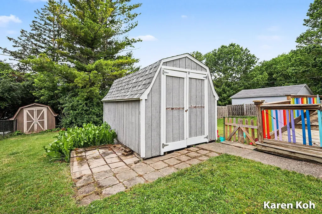 1827 Rowland Avenue SE Kentwood City MI 49546