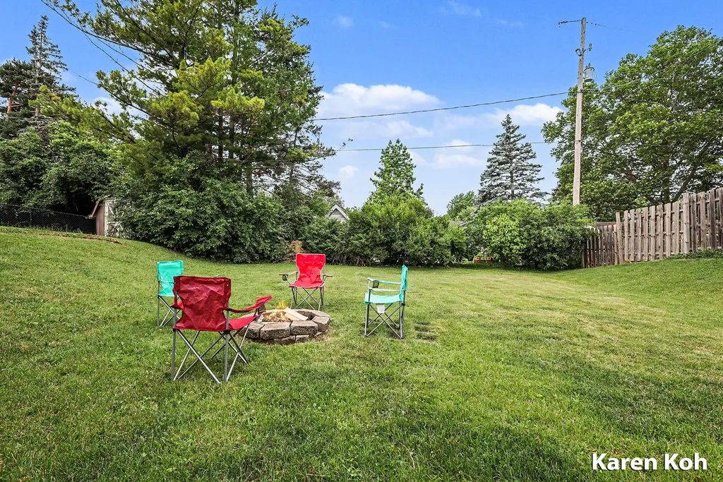 1827 Rowland Avenue SE Kentwood City MI 49546