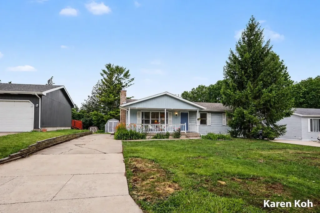 1827 Rowland Avenue SE Kentwood City MI 49546