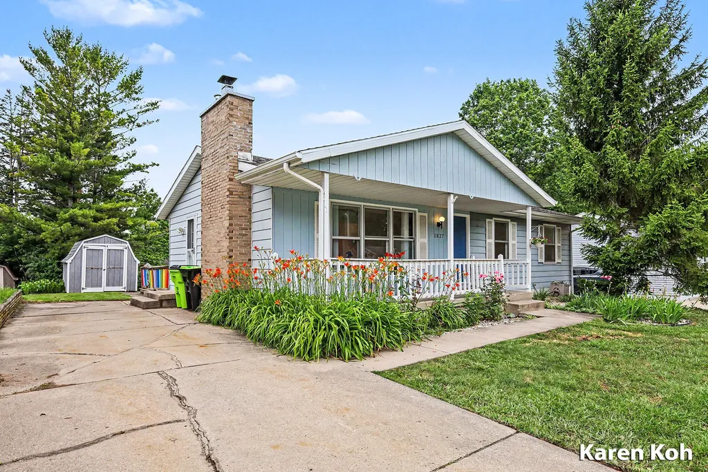 1827 Rowland Avenue SE Kentwood City MI 49546