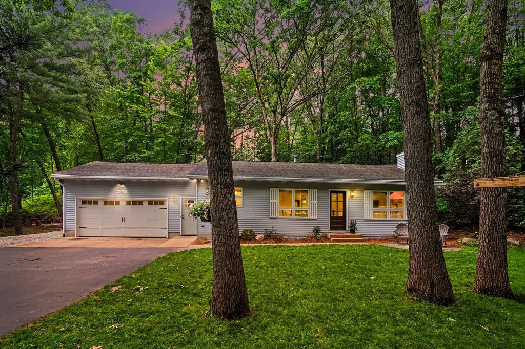6069 Stout Creek Avenue NE Cannon Township MI 49306