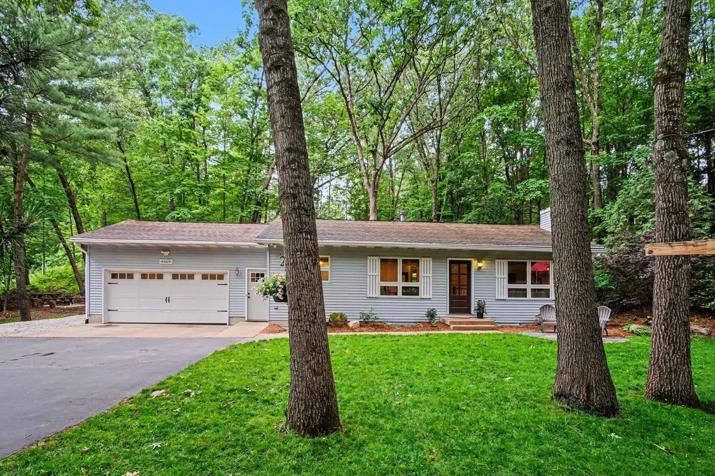 6069 Stout Creek Avenue NE Cannon Township MI 49306