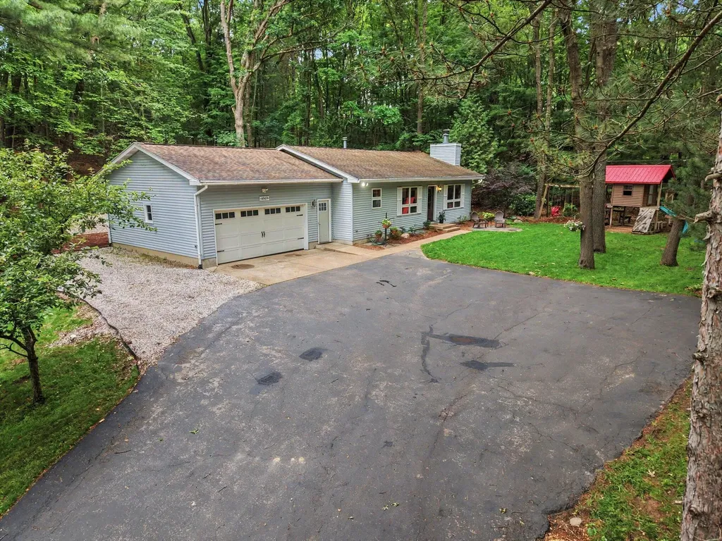 6069 Stout Creek Avenue NE Cannon Township MI 49306