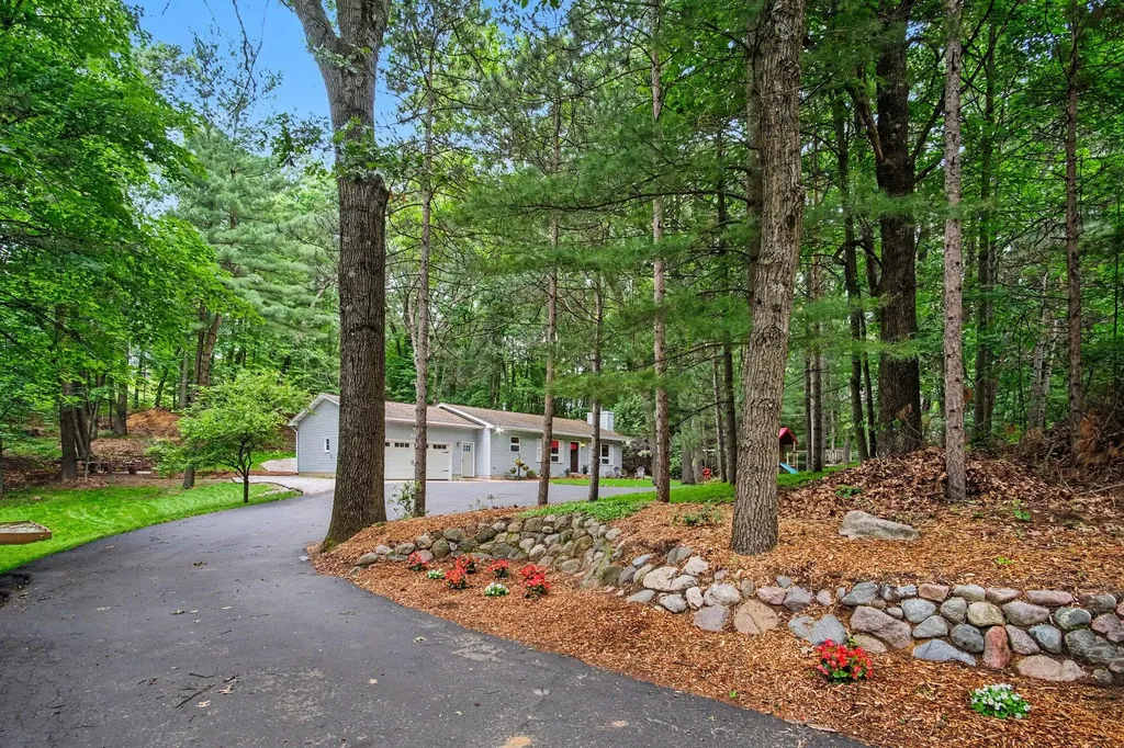 6069 Stout Creek Avenue NE Cannon Township MI 49306