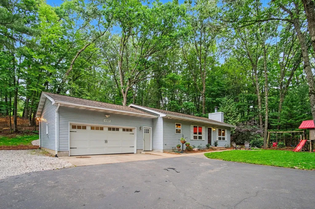 6069 Stout Creek Avenue NE Cannon Township MI 49306