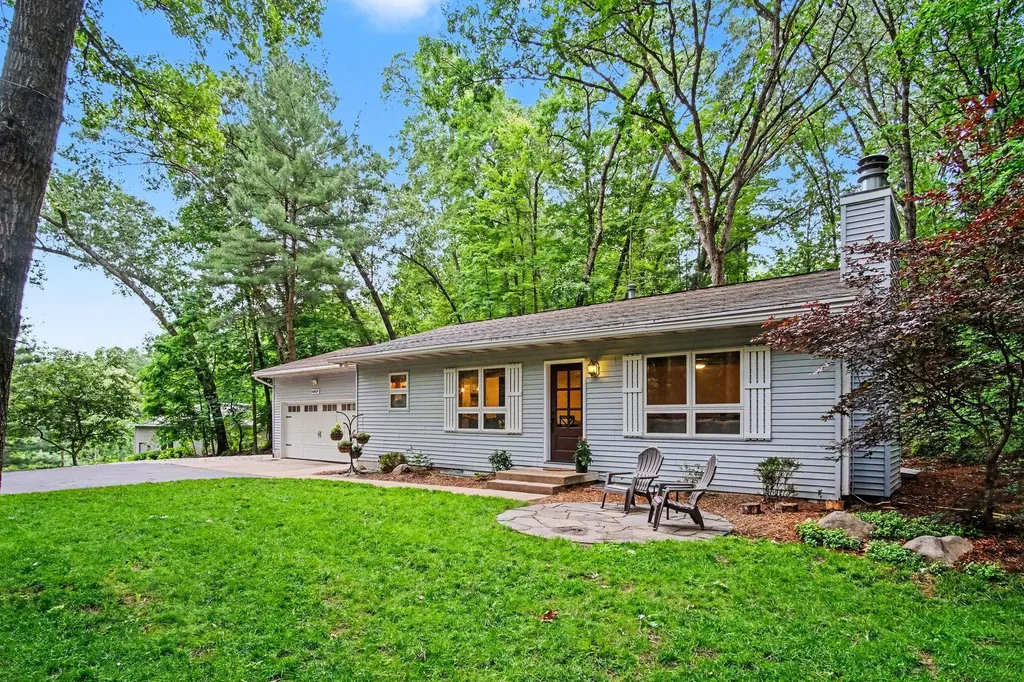6069 Stout Creek Avenue NE Cannon Township MI 49306
