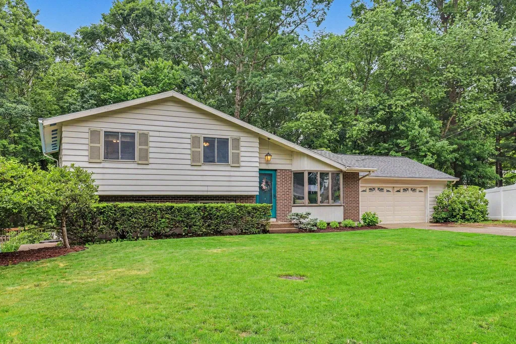 4818 Kittery Drive NW Alpine Township MI 49321