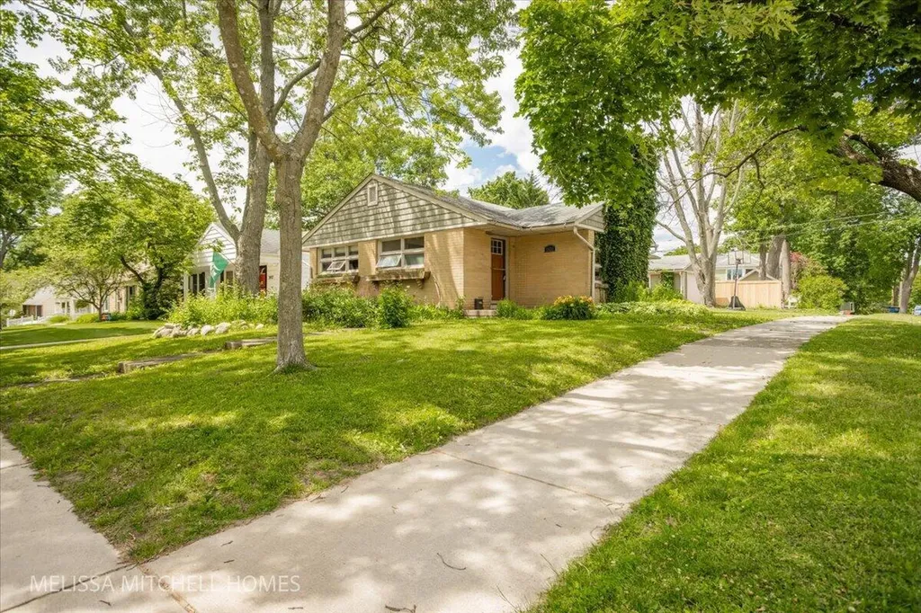 2631 Richards Drive SE East Grand Rapids City MI 49506