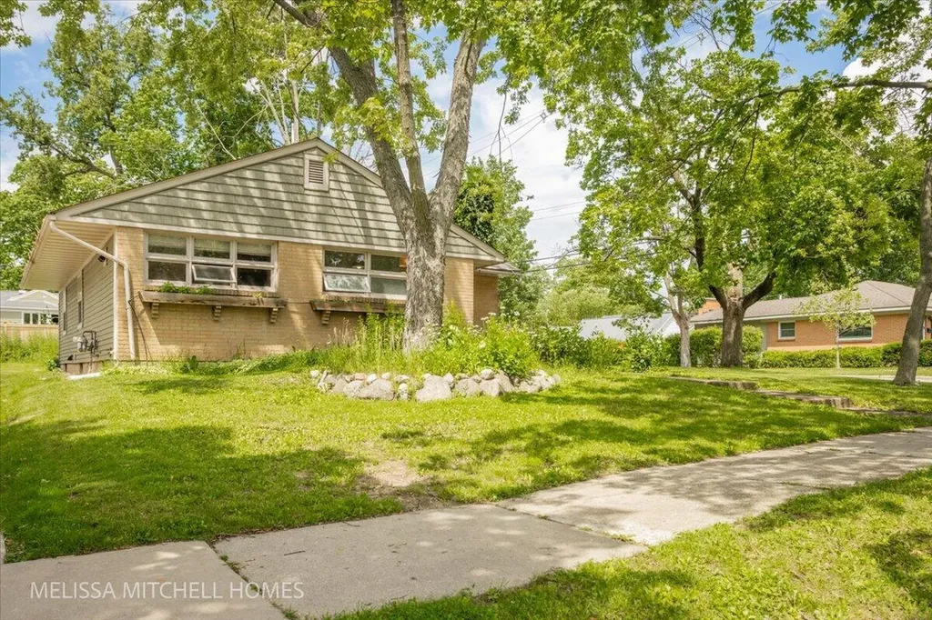 2631 Richards Drive SE East Grand Rapids City MI 49506