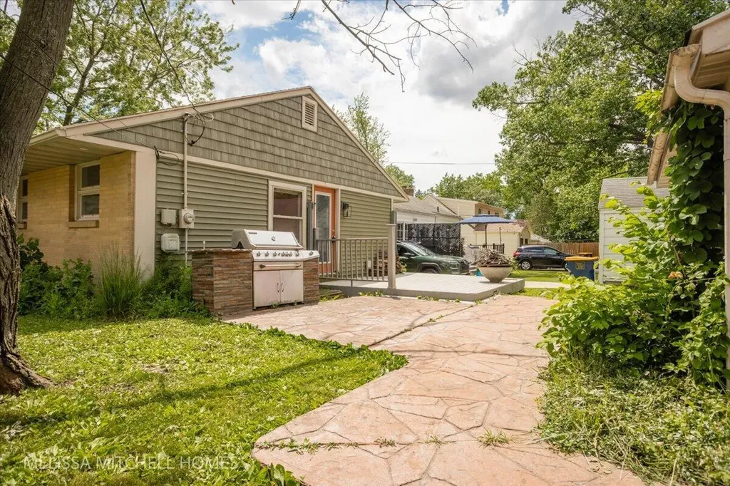 2631 Richards Drive SE East Grand Rapids City MI 49506