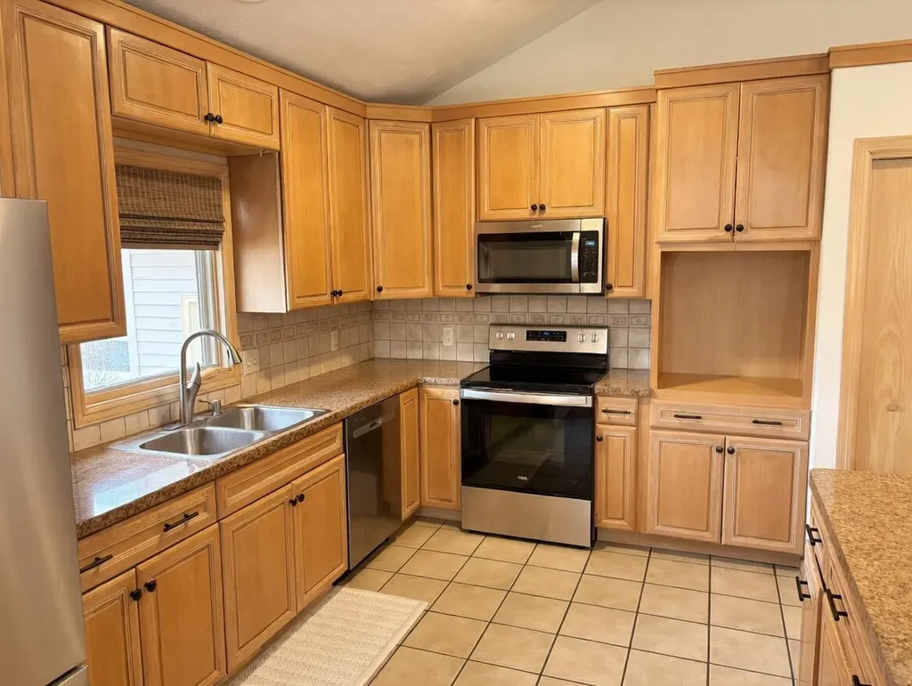 4503 Shiloh Pines SE Kentwood City MI 49546