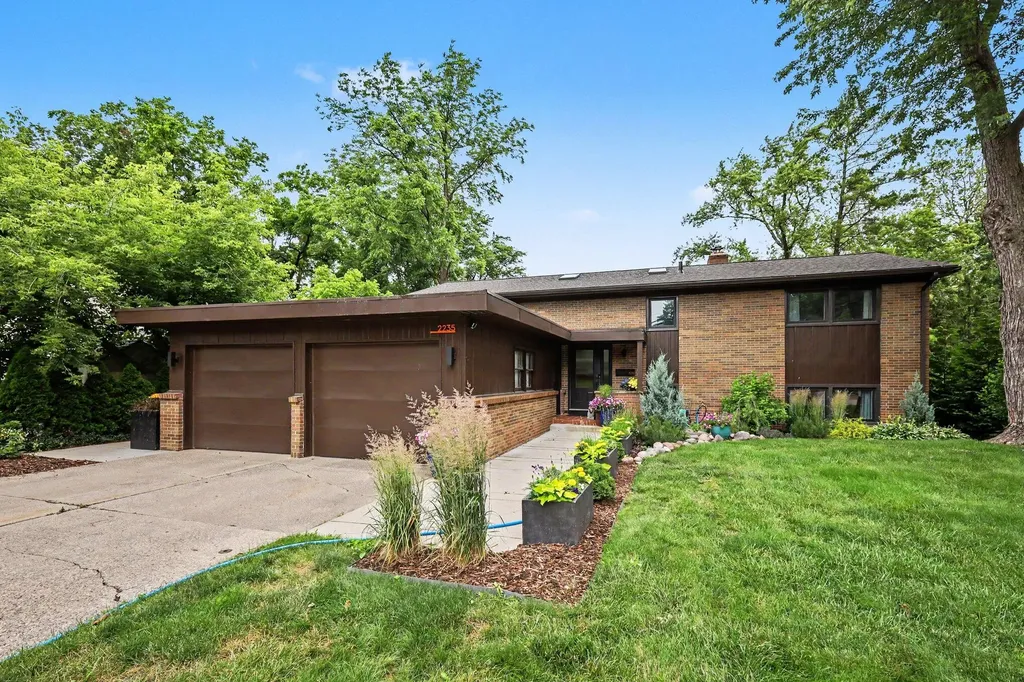 2235 Boston Street SE East Grand Rapids City MI 49506