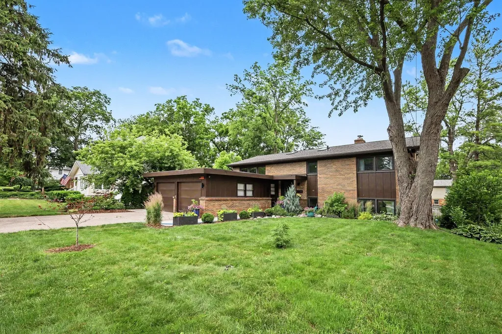 2235 Boston Street SE East Grand Rapids City MI 49506
