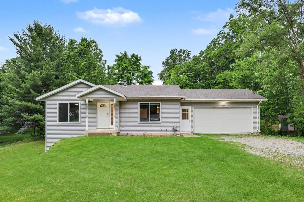 1725 Kreft Street NE Grand Rapids Charter Township MI 49525
