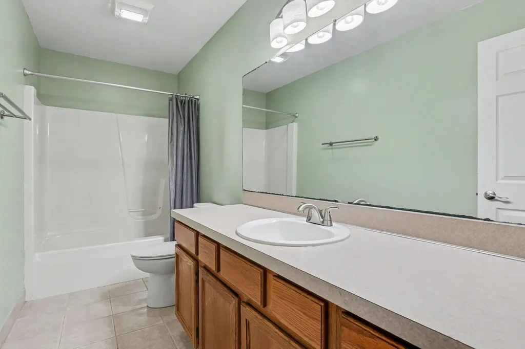 1725 Kreft Street NE Grand Rapids Charter Township MI 49525