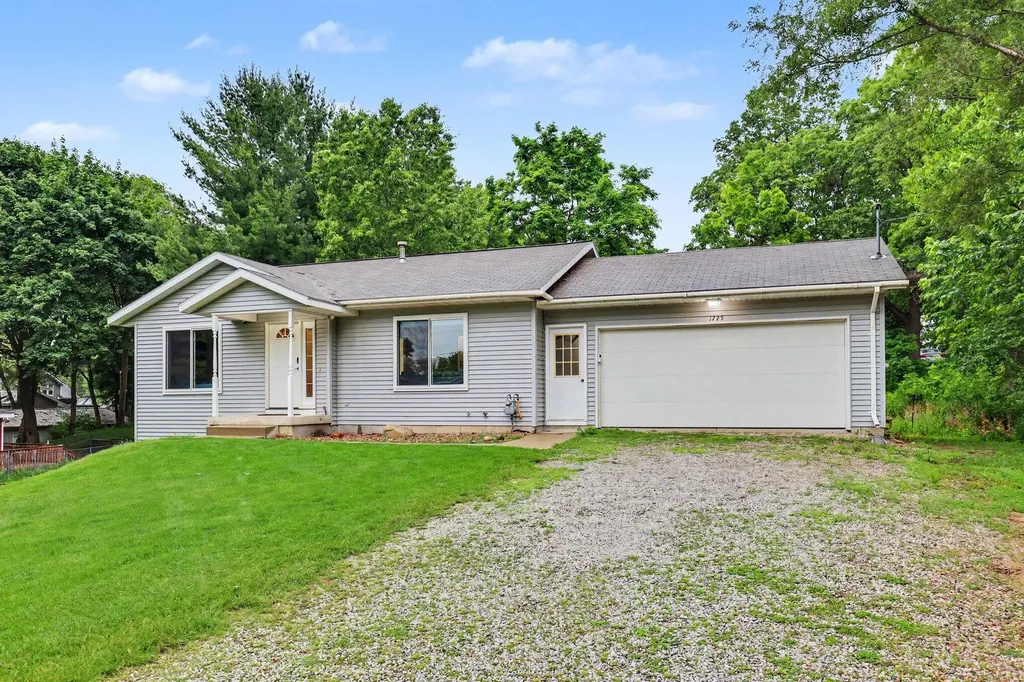 1725 Kreft Street NE Grand Rapids Charter Township MI 49525
