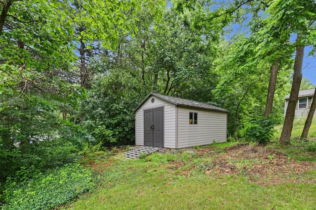 1725 Kreft Street NE Grand Rapids Charter Township MI 49525
