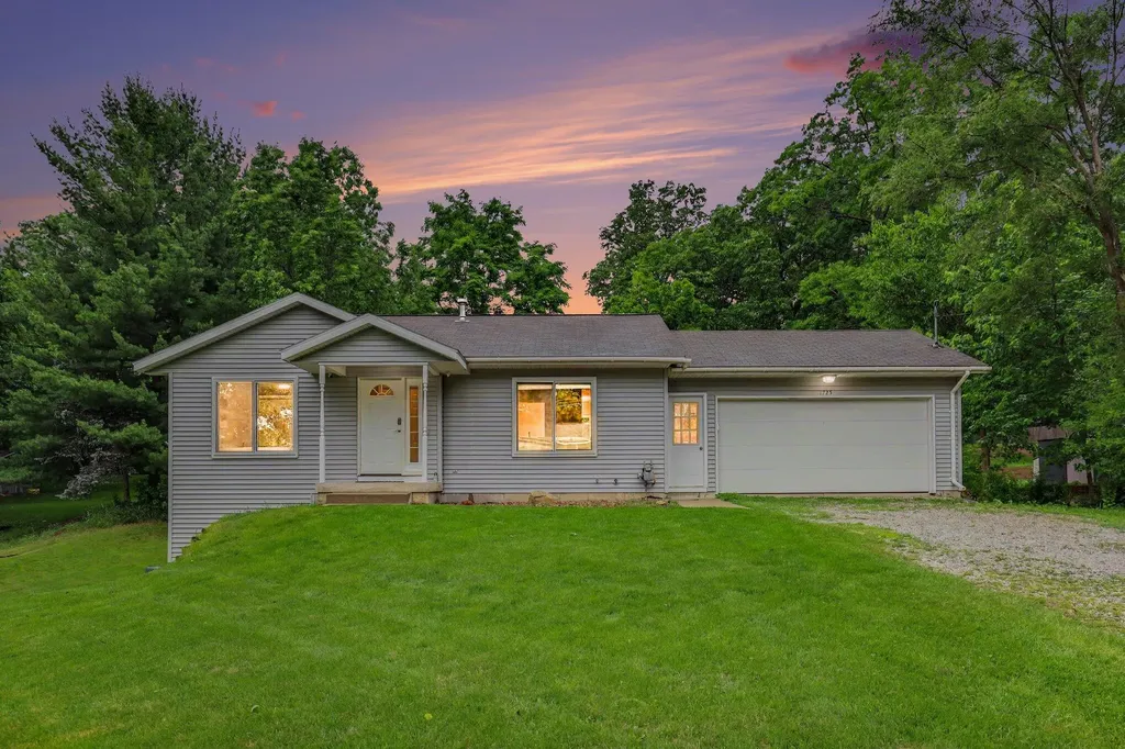 1725 Kreft Street NE Grand Rapids Charter Township MI 49525