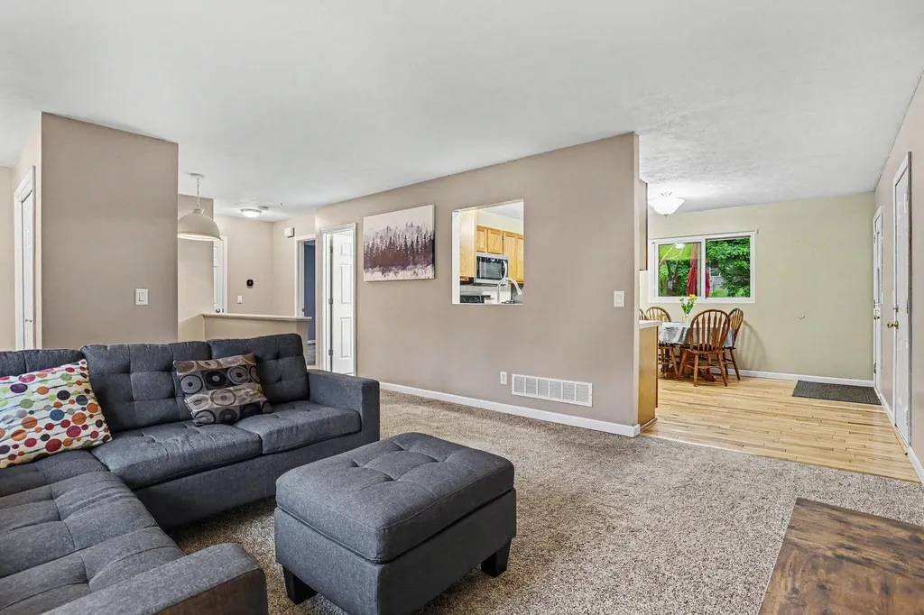 1725 Kreft Street NE Grand Rapids Charter Township MI 49525