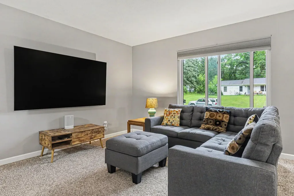 1725 Kreft Street NE Grand Rapids Charter Township MI 49525