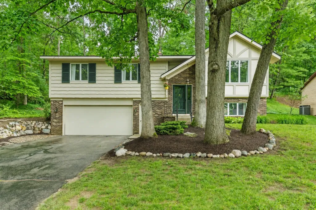 2121 Timberview Drive NE Plainfield Charter Township MI 49525