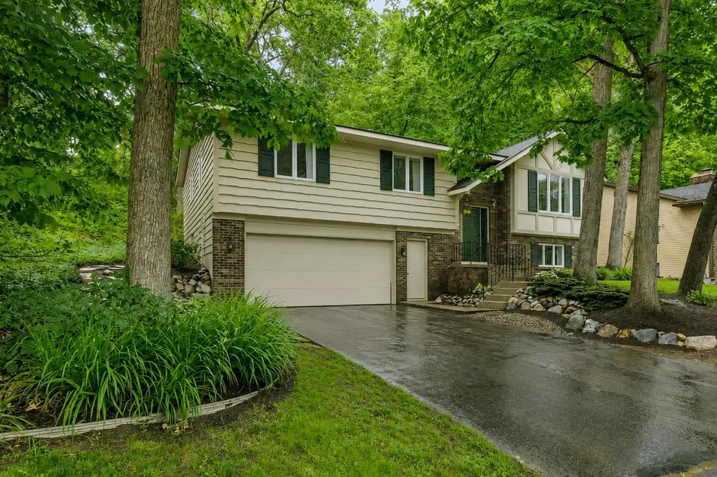 2121 Timberview Drive NE Plainfield Charter Township MI 49525