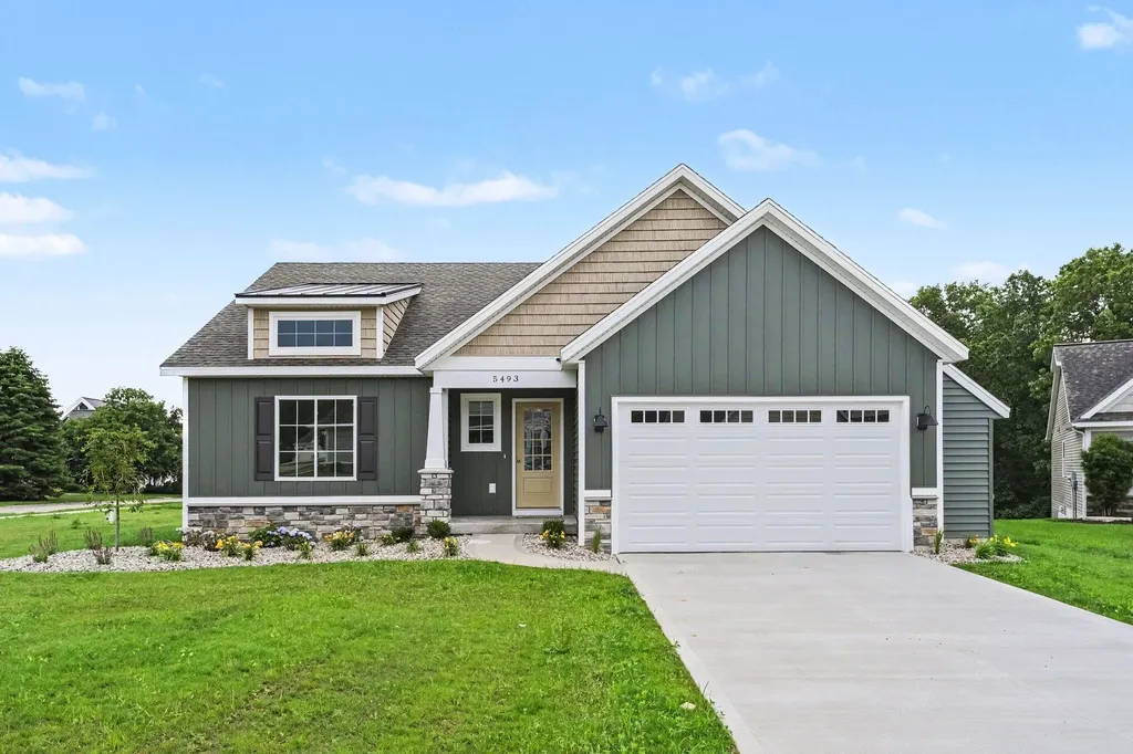 5493 Rose Ridge Court NE Cannon Township MI 49341