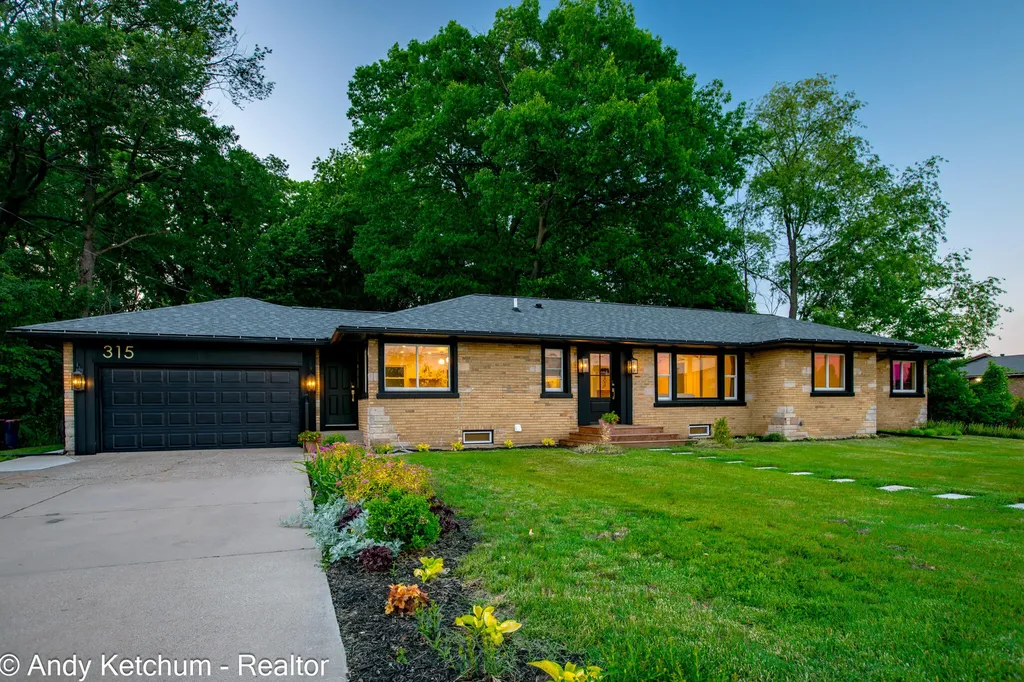 315 W 40th Street Holland City MI 49423