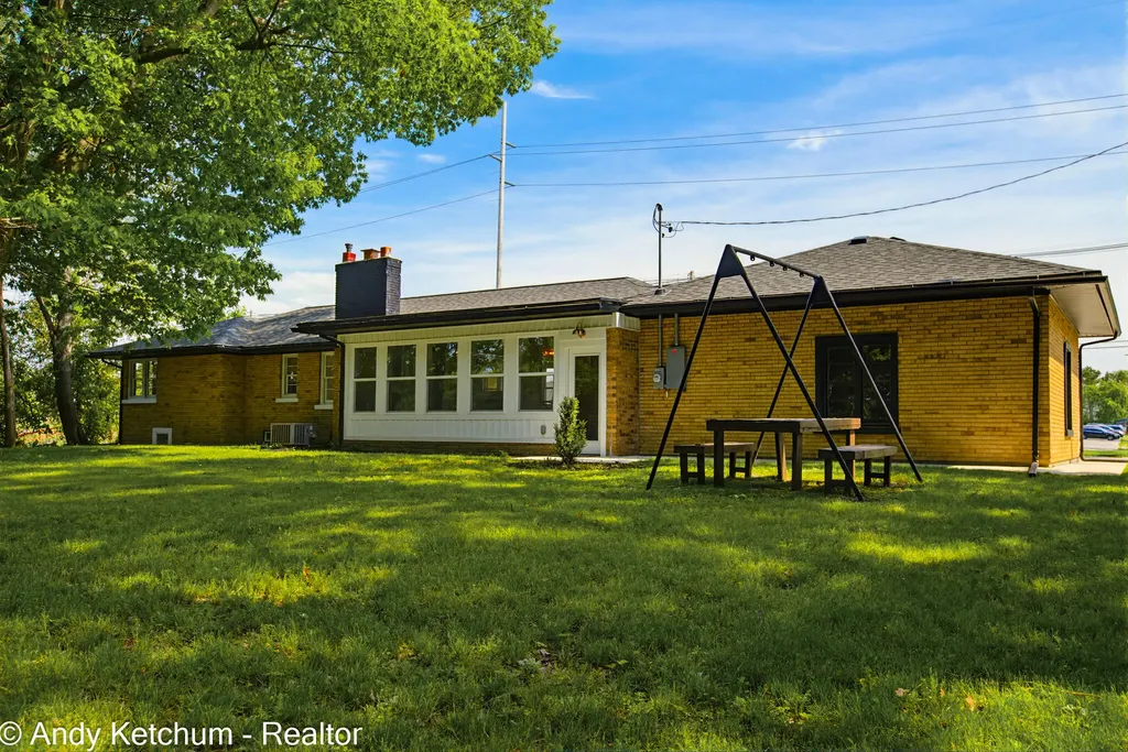 315 W 40th Street Holland City MI 49423