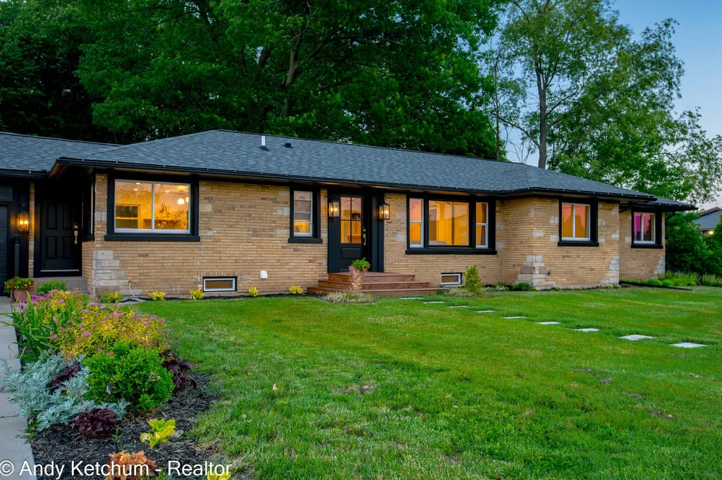 315 W 40th Street Holland City MI 49423