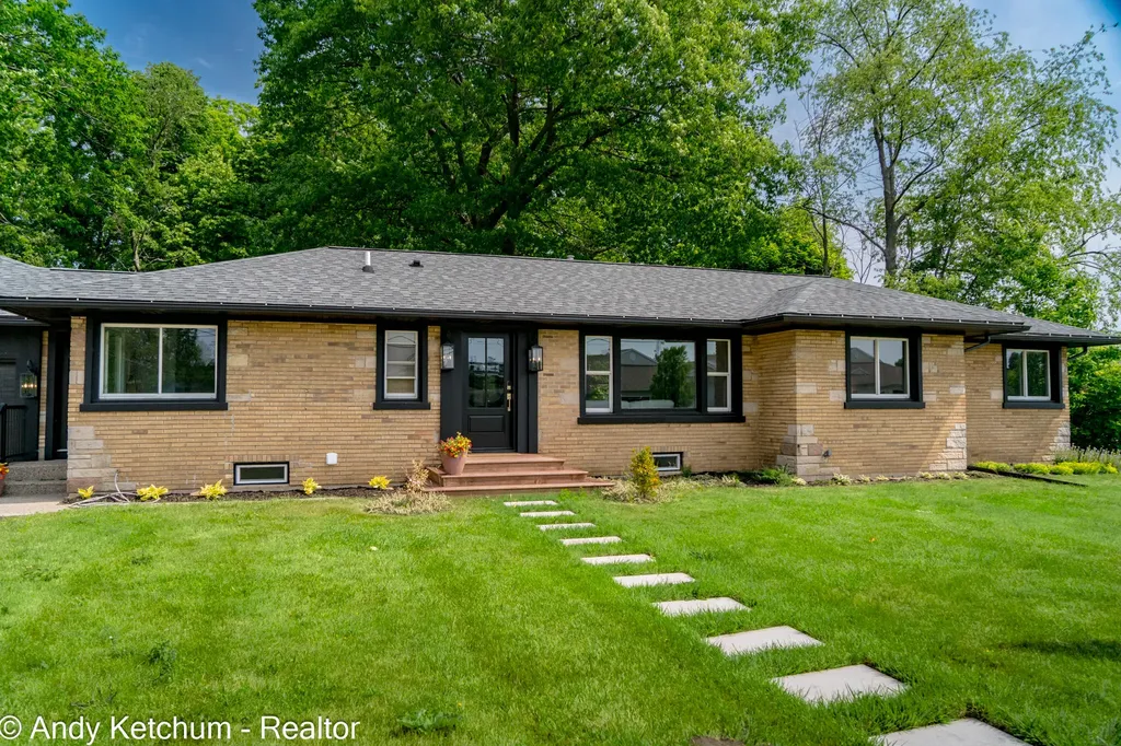 315 W 40th Street Holland City MI 49423