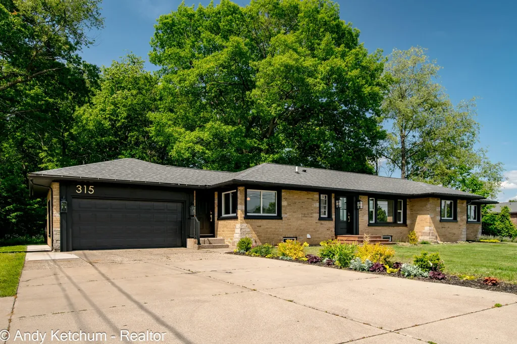 315 W 40th Street Holland City MI 49423