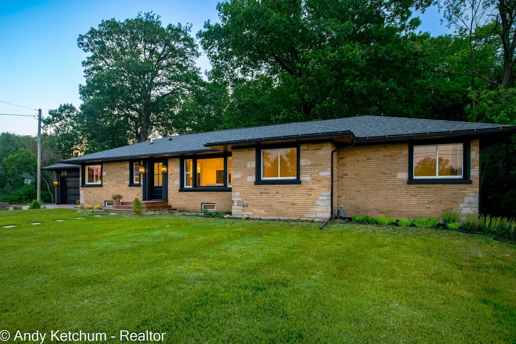 315 W 40th Street Holland City MI 49423