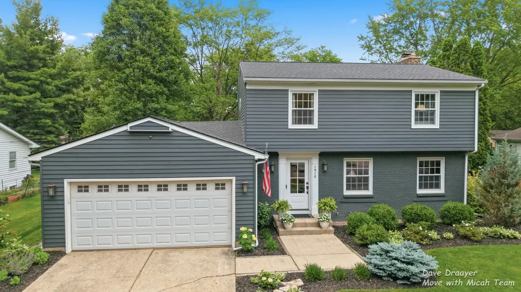 1910 Ridgemoor Drive SE Grand Rapids City MI 49506