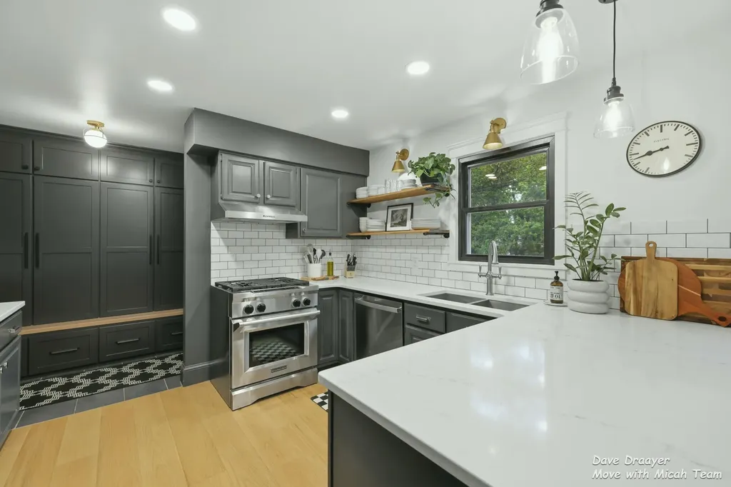 1910 Ridgemoor Drive SE Grand Rapids City MI 49506