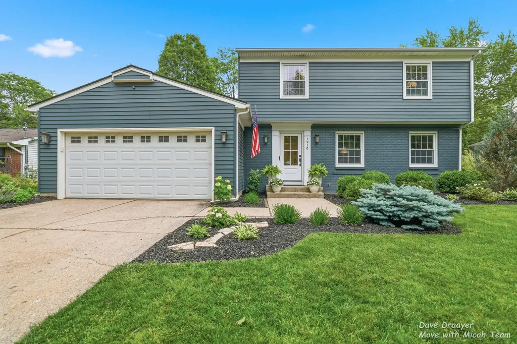 1910 Ridgemoor Drive SE Grand Rapids City MI 49506