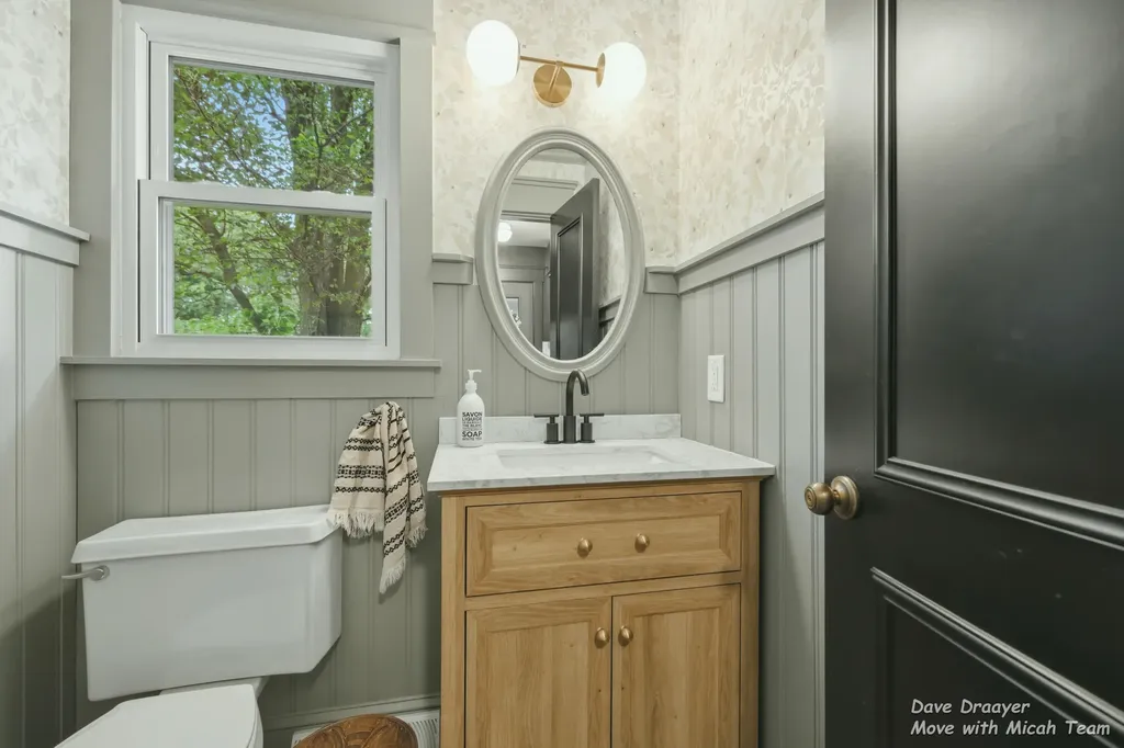 1910 Ridgemoor Drive SE Grand Rapids City MI 49506