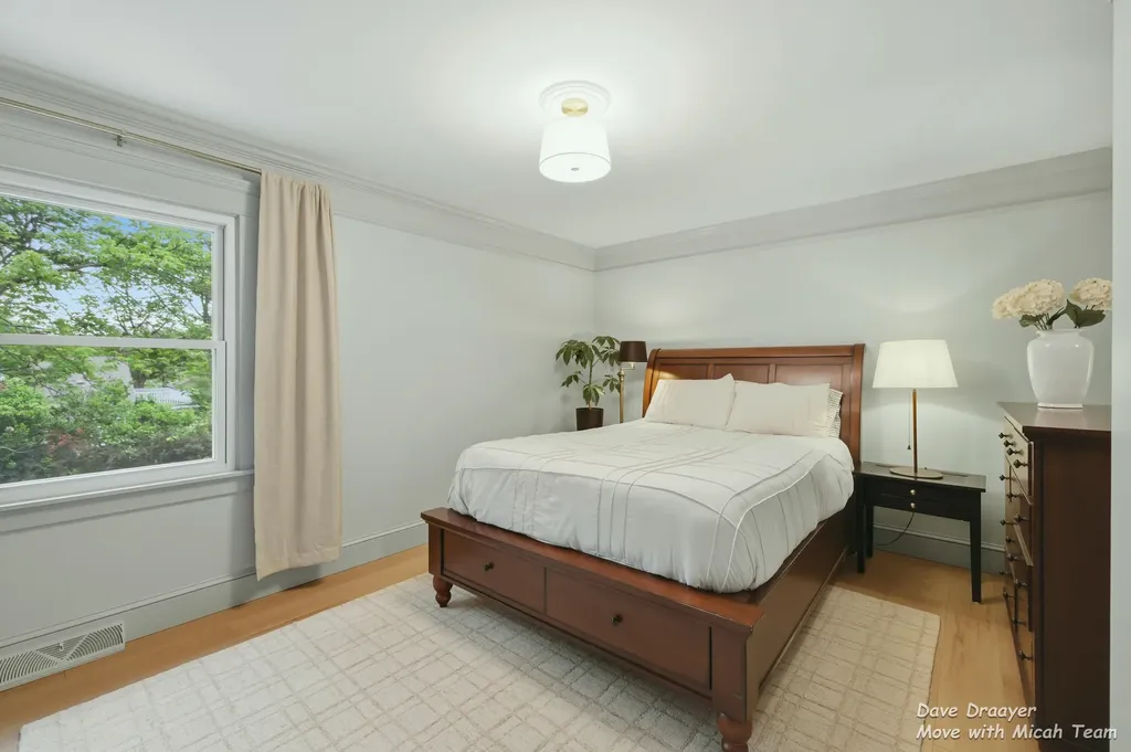 1910 Ridgemoor Drive SE Grand Rapids City MI 49506