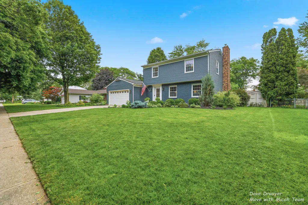 1910 Ridgemoor Drive SE Grand Rapids City MI 49506