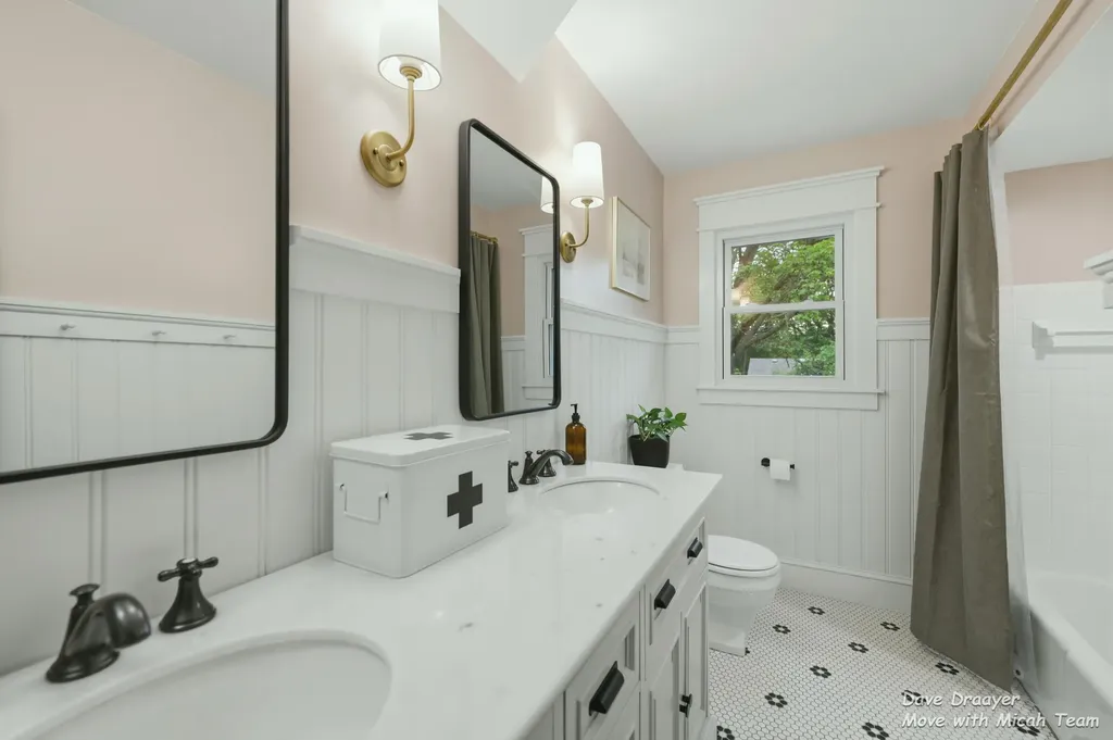 1910 Ridgemoor Drive SE Grand Rapids City MI 49506