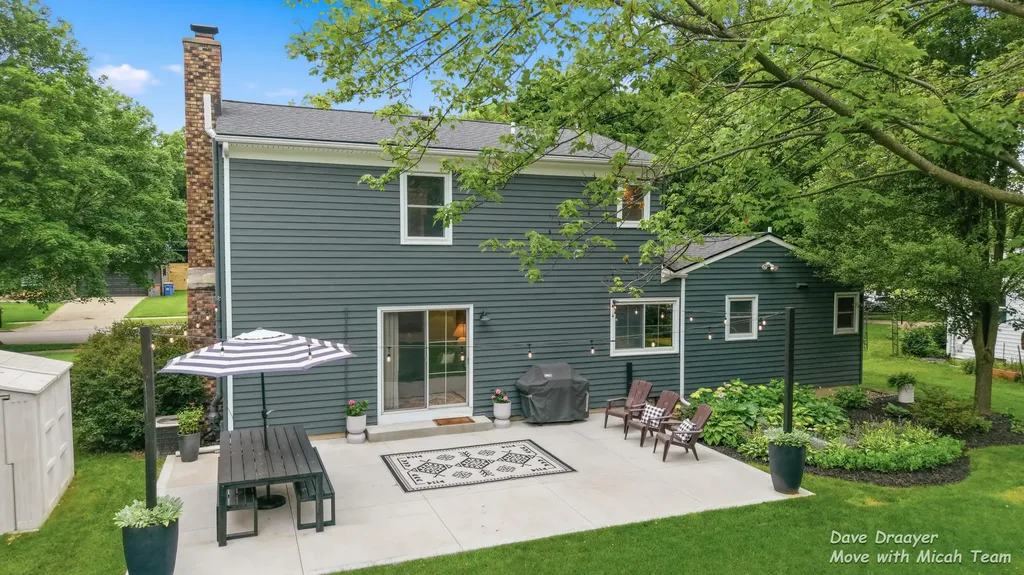 1910 Ridgemoor Drive SE Grand Rapids City MI 49506