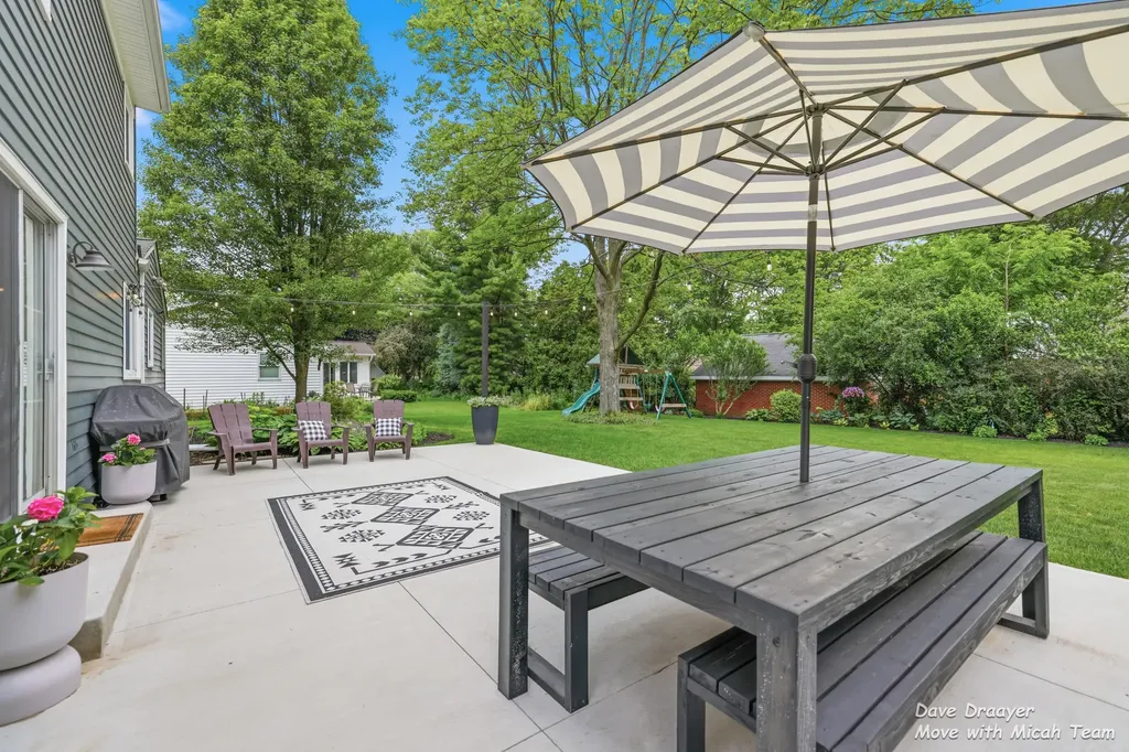 1910 Ridgemoor Drive SE Grand Rapids City MI 49506
