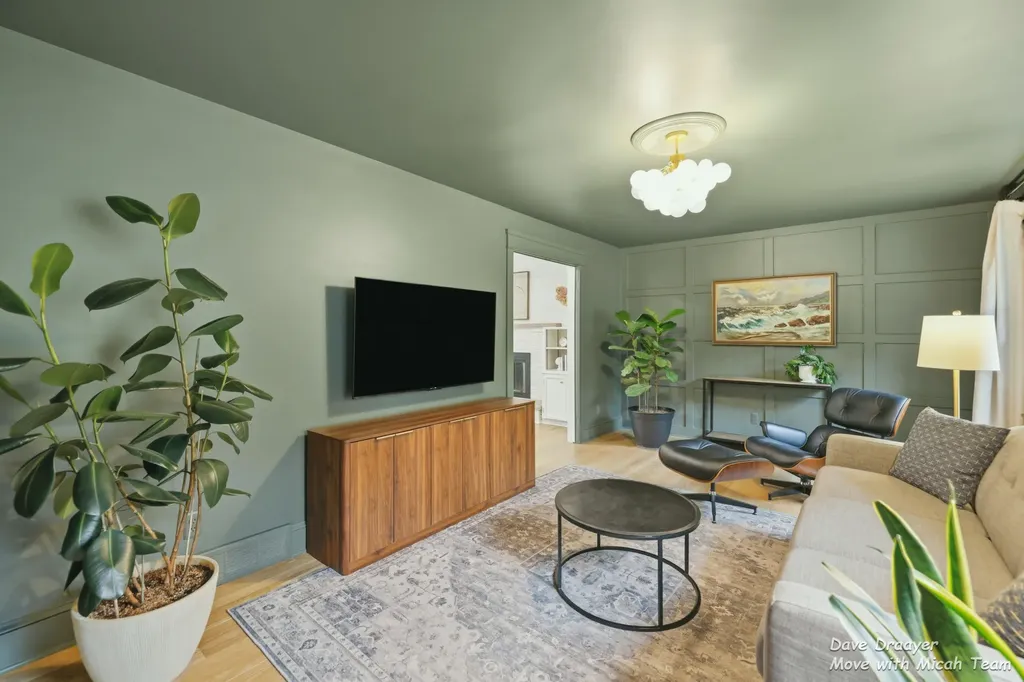 1910 Ridgemoor Drive SE Grand Rapids City MI 49506