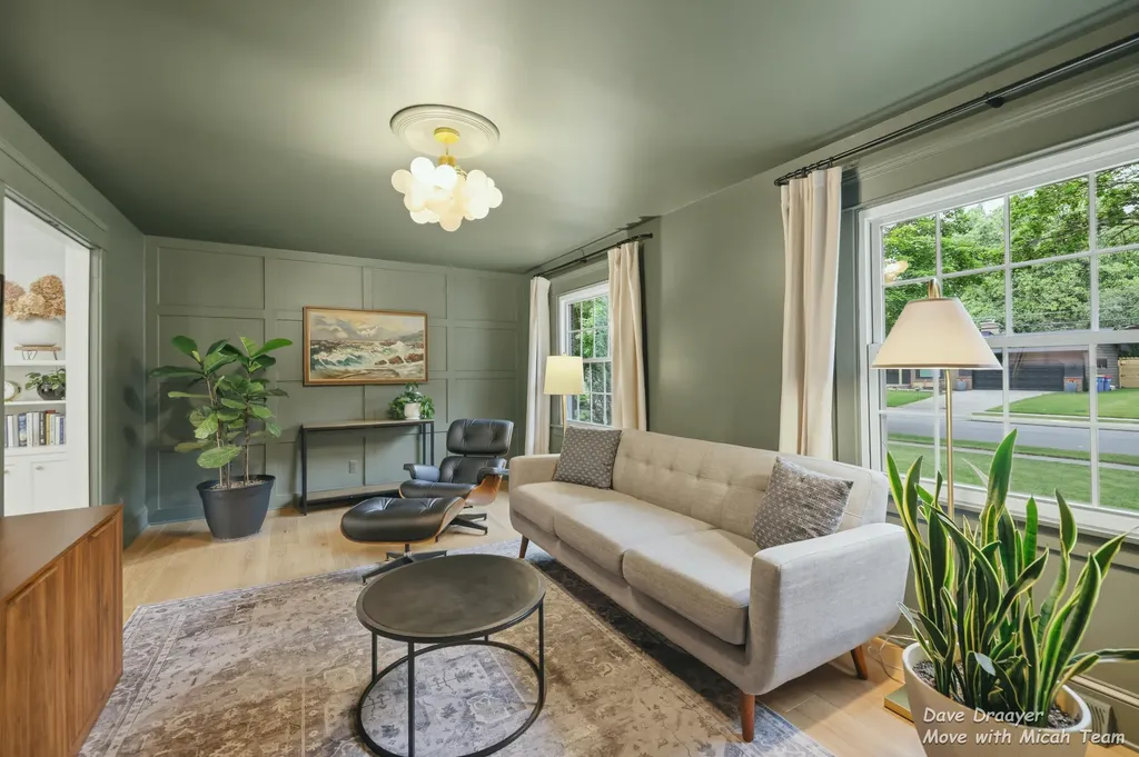 1910 Ridgemoor Drive SE Grand Rapids City MI 49506