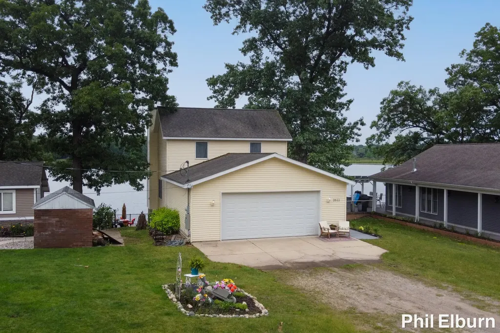 3611 Holiday Drive Montcalm Township MI 48838